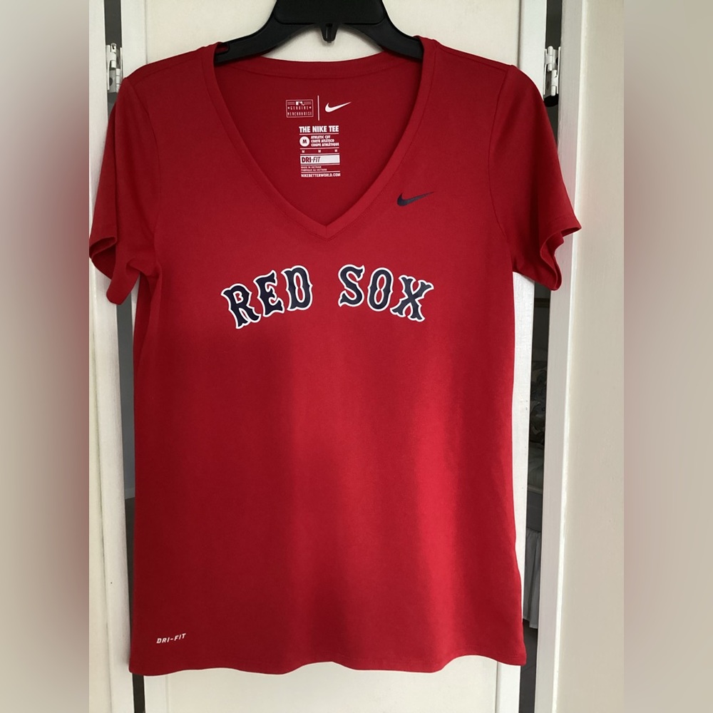 ⚾️ Women’s NIKE Boston Red Sox tee Sz M EUC